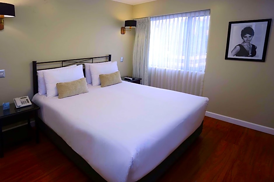 Radisson Hotel Plaza del Bosque