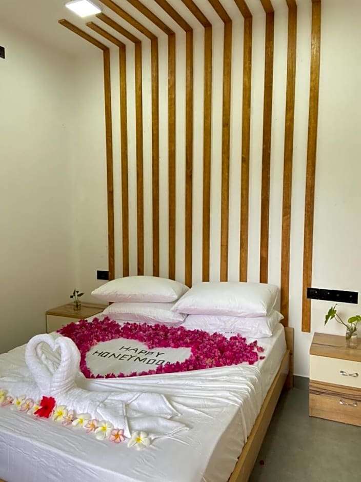 La Luna Boutique Dhangethi