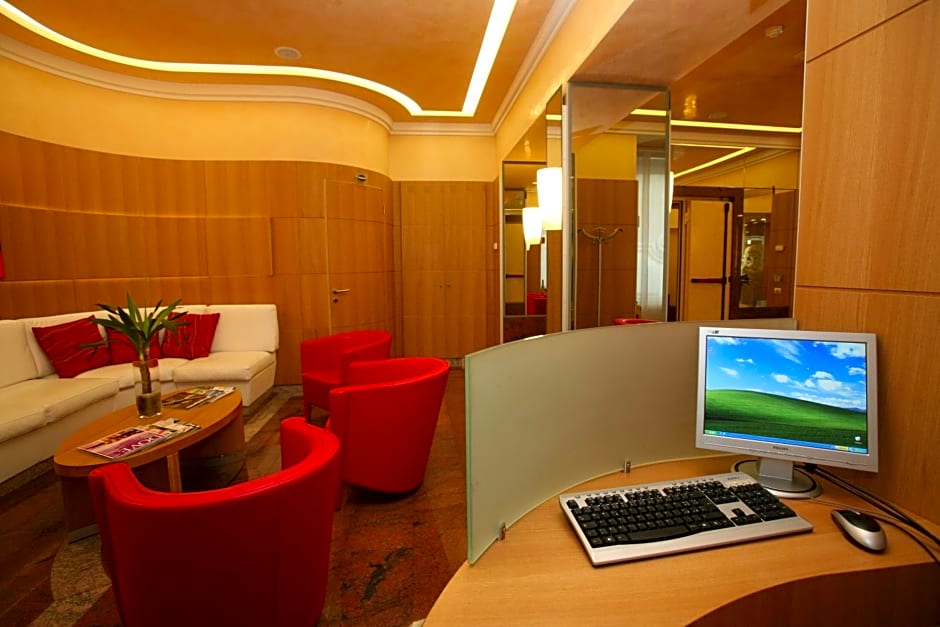 Le Petit Hotel