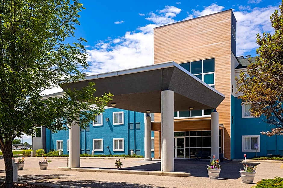 Prairie Crest Medicine Hat by IHG