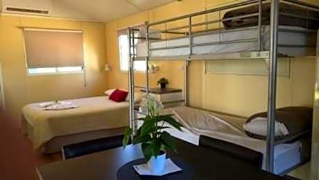 Small Ensuite Family Cabin – Pet Friendly