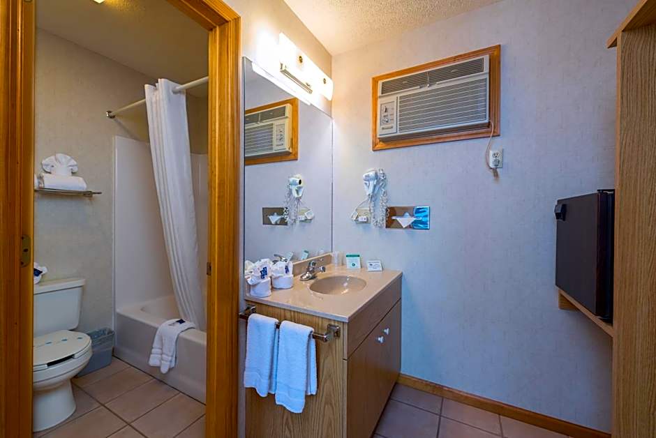 Adirondack Retreat Inn & Suites