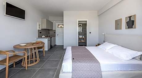 Deluxe Double Room with Balcony and Sea View