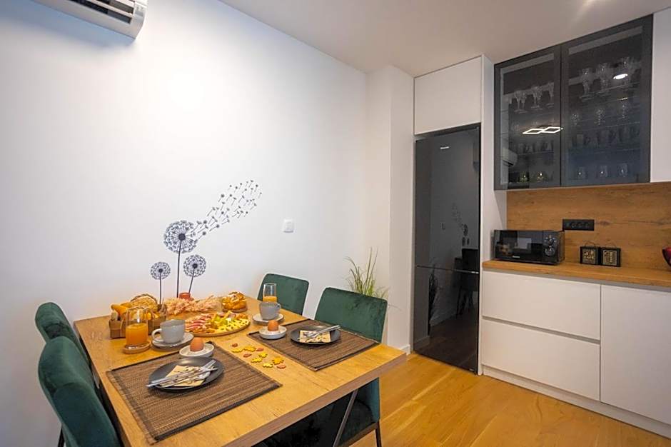 Apartment - free parking in garage , mountain and seaview , quiet neighbourhood