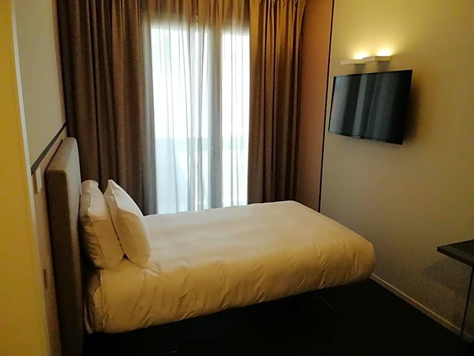 Open Hotel