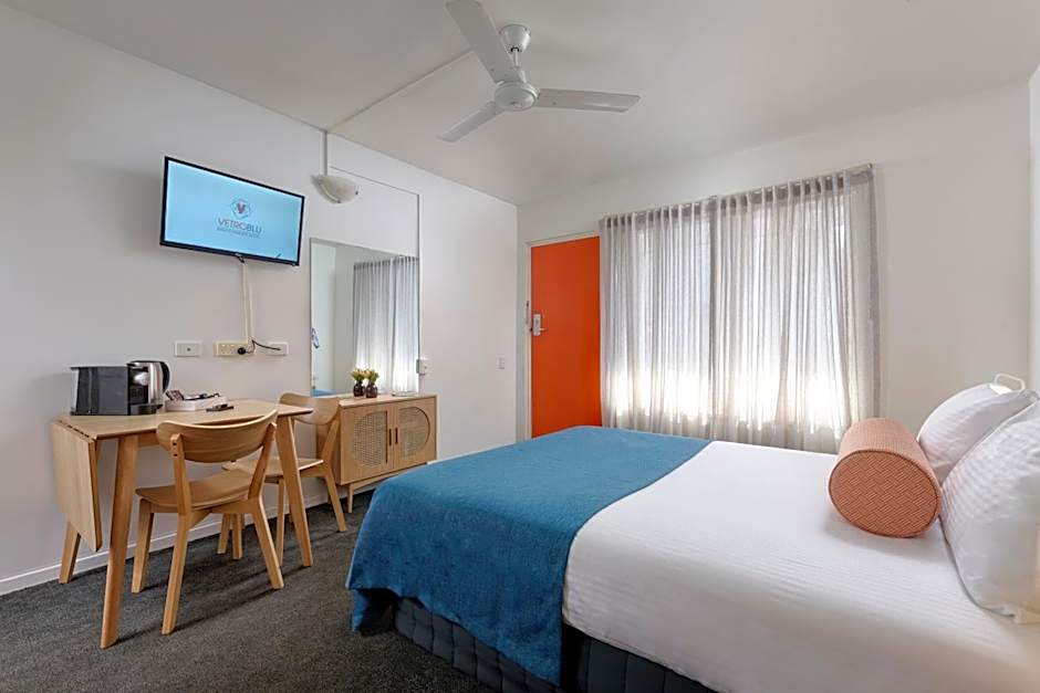 Baileys Parkside Motel by VetroBlu