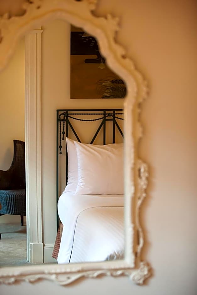 Photo 1 of 7 of Executive 1 King Bed, Park View