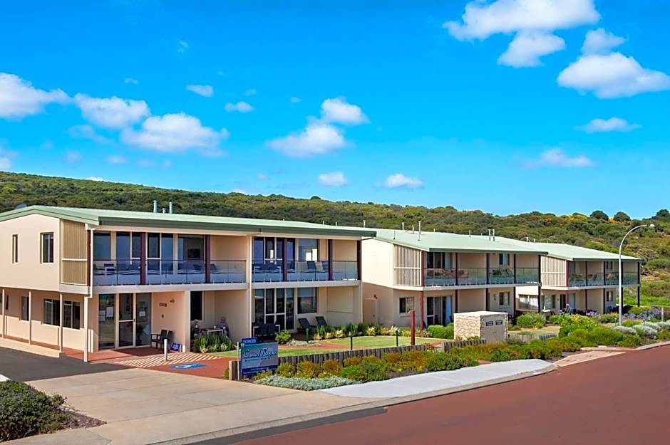 Canal Rocks Beachfront Apartments