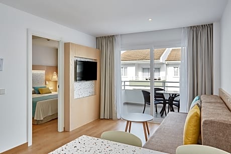ONE BEDROOM APARTMENT WITH BALCONY 3ADULTS+1 CHILD