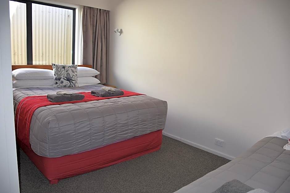 Zdjęcie 1 z 14 — 4 Bedroom