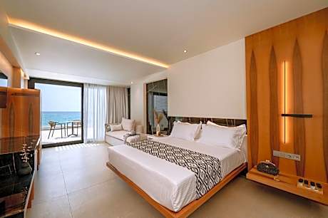 Deluxe Suite with Sea View