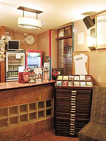 Aloha Hostel Eiffel Tower by Hiphophostels