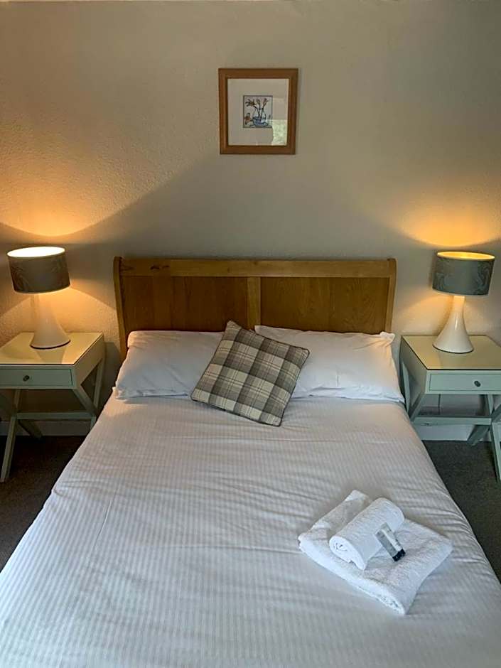 The Halfway House Pub and Kitchen