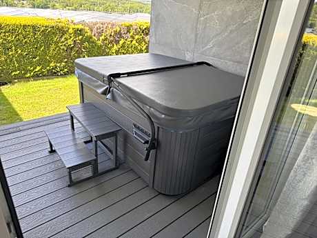 Cosy Double with Hot Tub