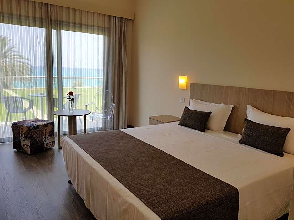 Natura Beach Hotel And Villas