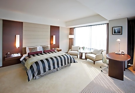 Staycation Offer - Premier King Room with Breakfast and Room Service Package