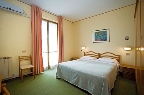 Economy Double or Twin Room (2 Adults)
