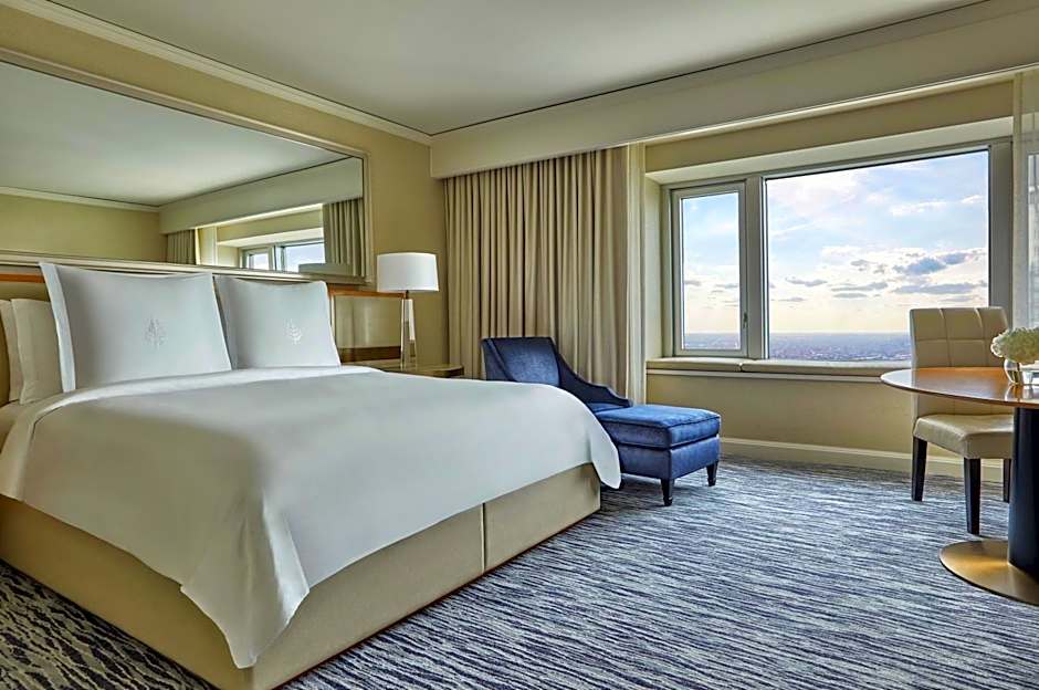 Photo 1 of 5 of 1 King Bed, Lake View
