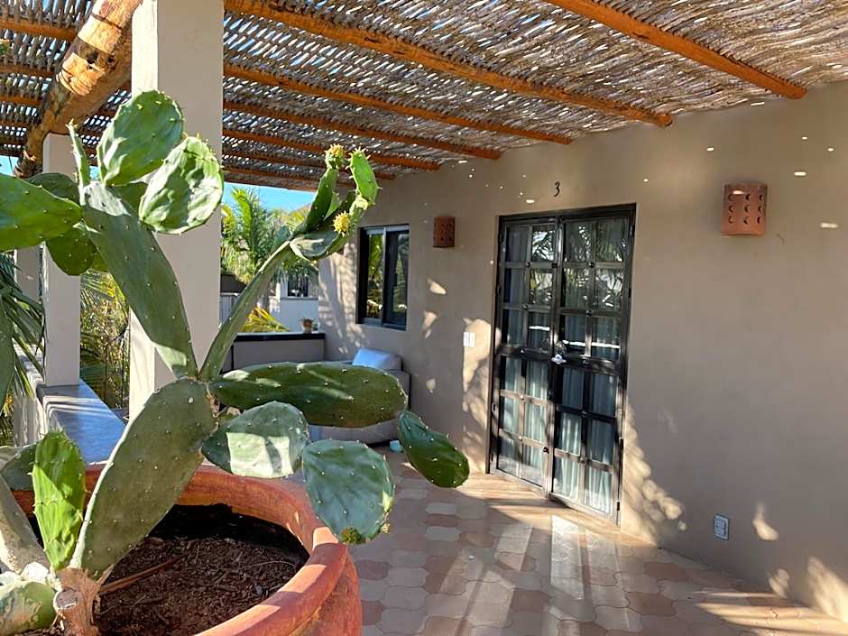 Pure Baja Private Suites-Upscale Property with Infinity Pool and Lush Gardens