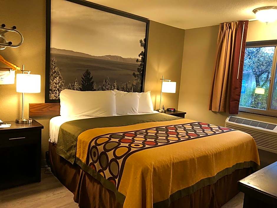 Super 8 by Wyndham Redding