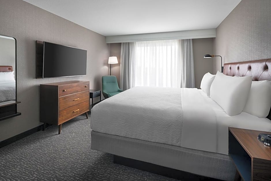 Four Points By Sheraton Hotel & Suites San Francisco Airport