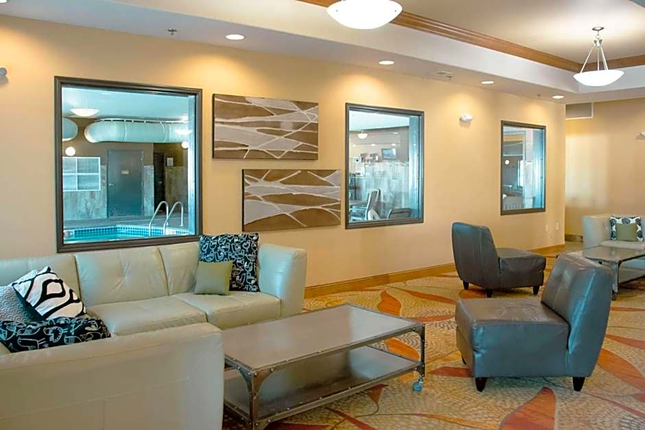 Comfort Inn & Suites Grand Forks near Alerus Center