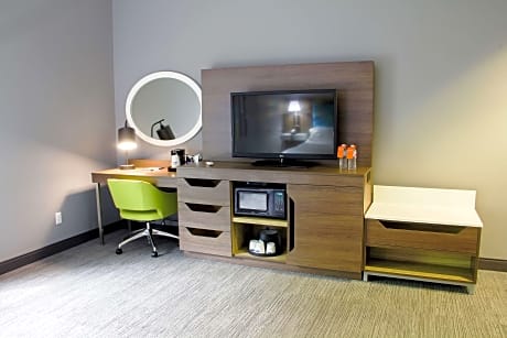 2 Qn Beds W/ Fridge/ Microwave Nonsmok