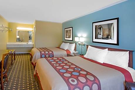 Queen Room with Two Queen Beds - Smoking