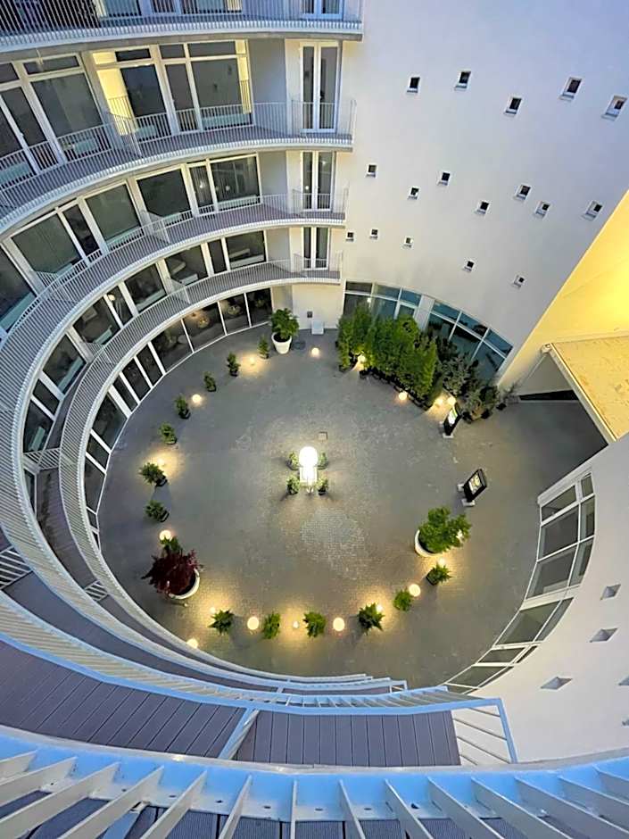 Parizs Garden Apartments