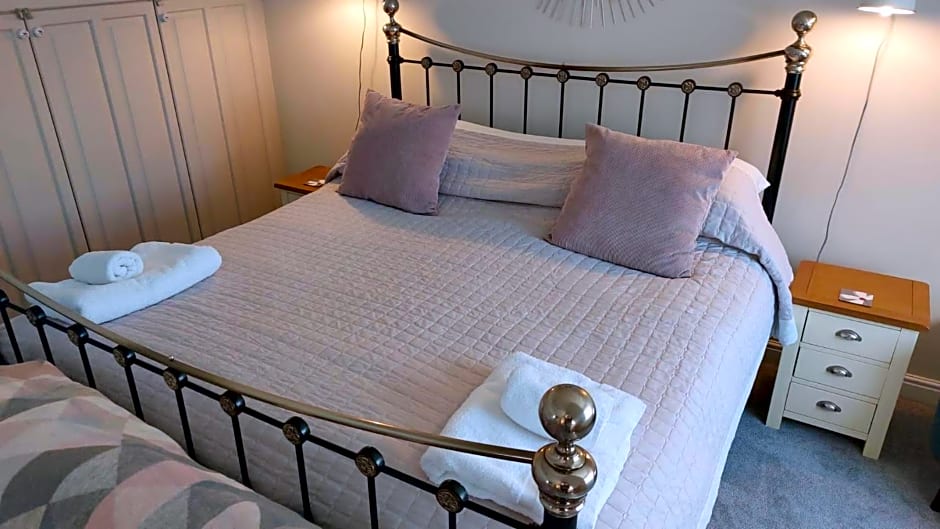 Westwood Lodge B & B Boston