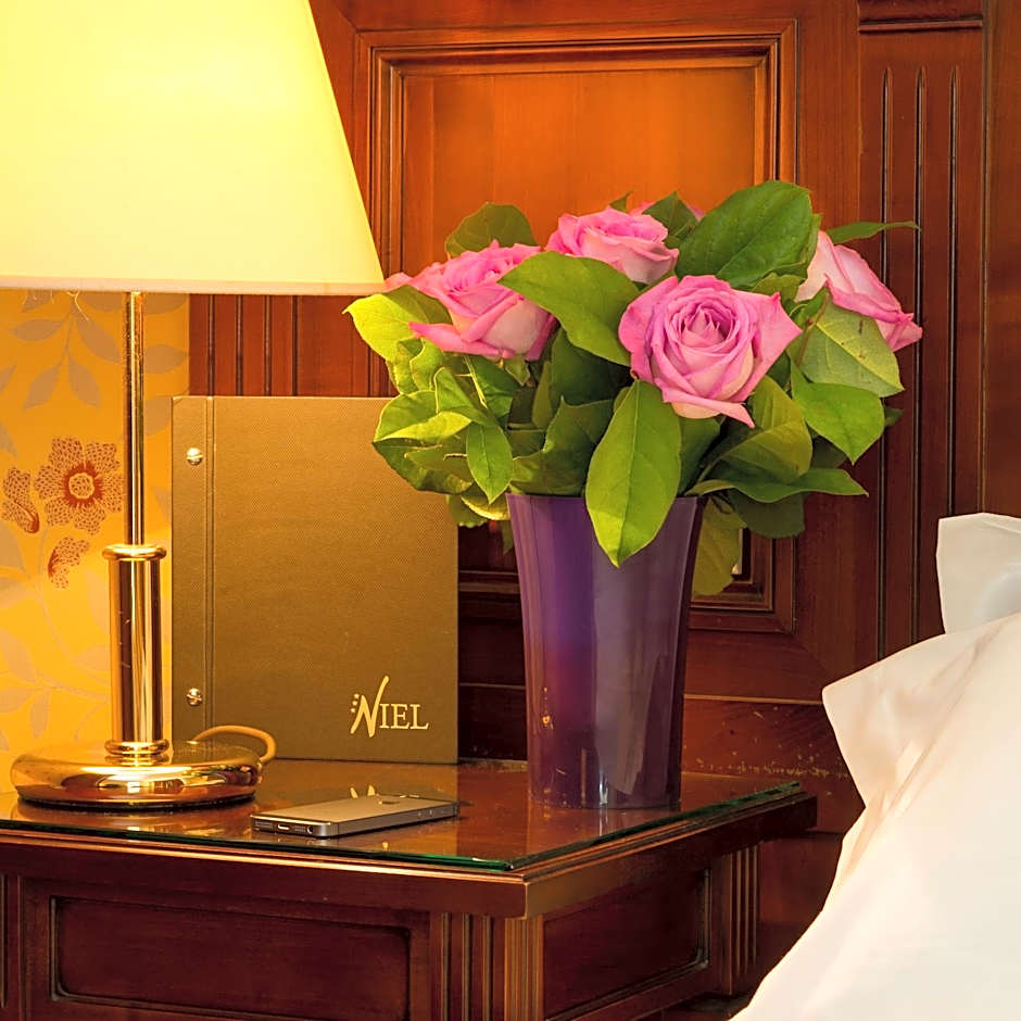 Hotel Niel Elysees