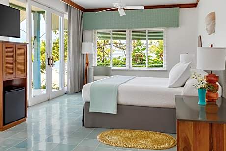 Deluxe Beachfront Room