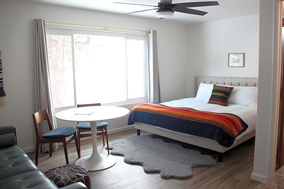 Sierra Blue Hotel & Swim Club