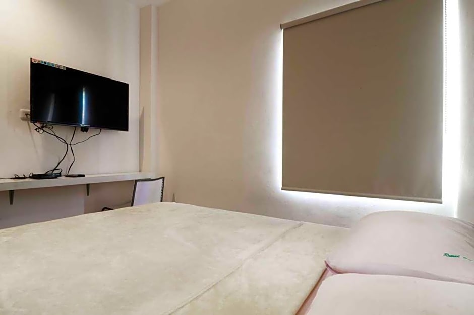 Rumah Kayu Manis Bintaro