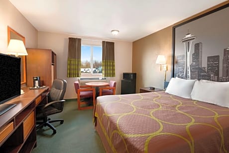 1 Queen Bed Non-Smoking