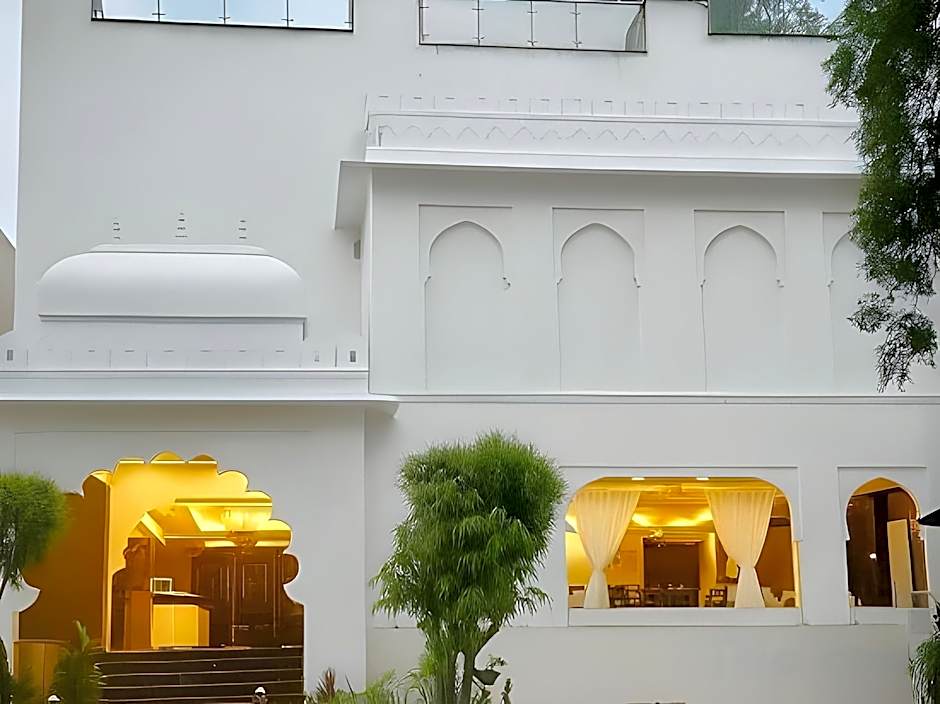 Hotel Atulyaa Taj