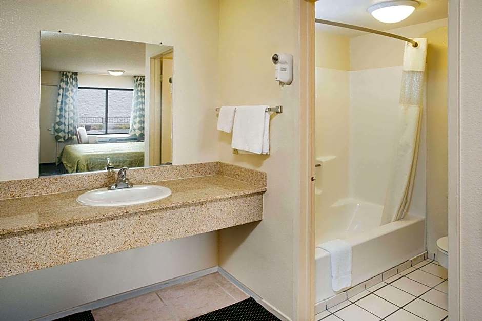 Travelodge by Wyndham Indio 