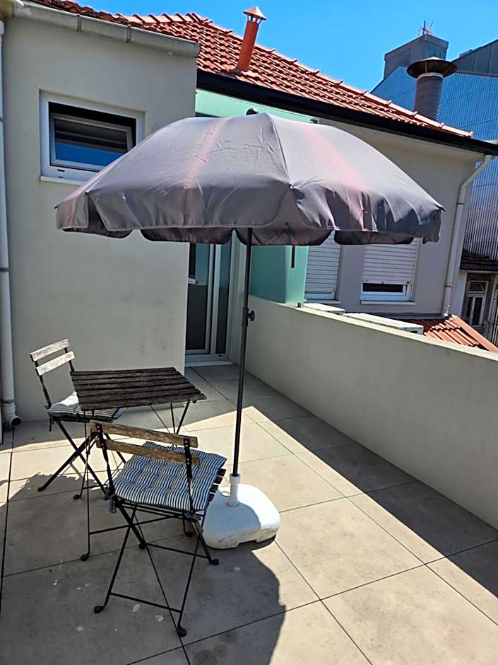 Lira Guest House B&B