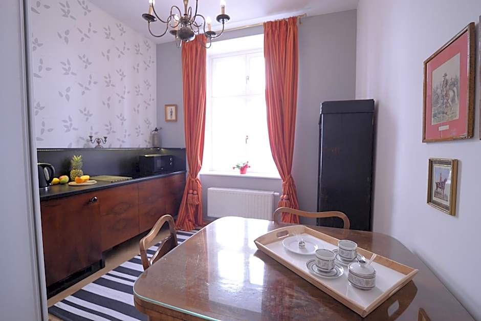 Crystal Suites Old Town