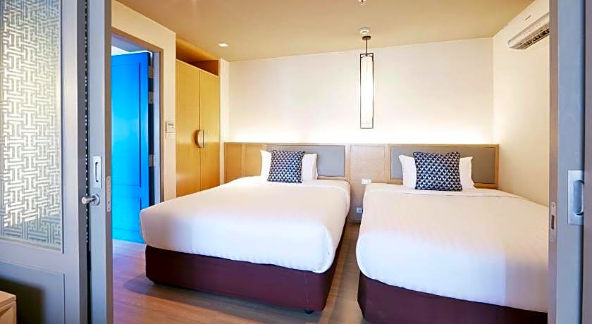 The Quarter Hualamphong by UHG