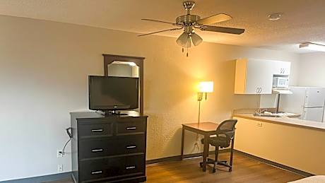 2 Full Beds | Non-Smoking, Kitchen