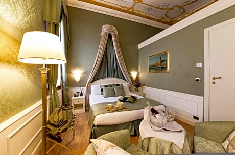 Junior suite canal view