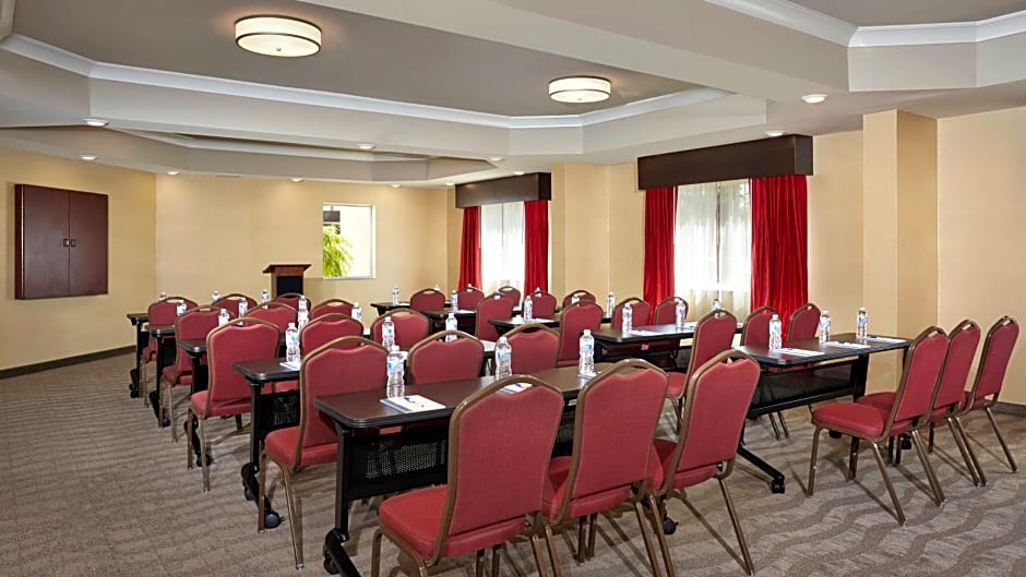 Holiday Inn Express Naples Downtown 5th Avenue By IHG