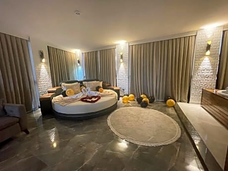 Suite with Terrace and Jacuzzi