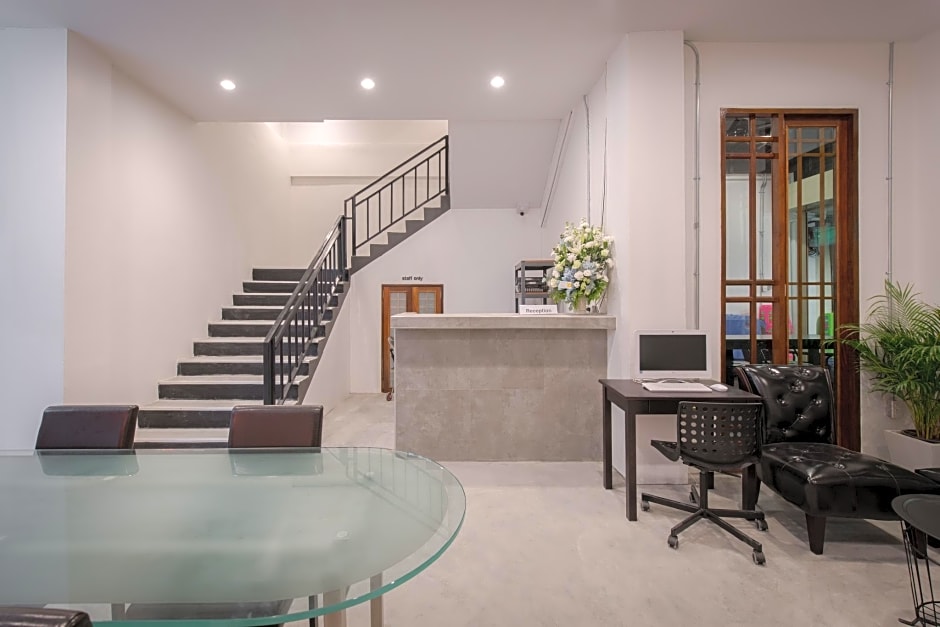 Tiny Taladnoi Hostel