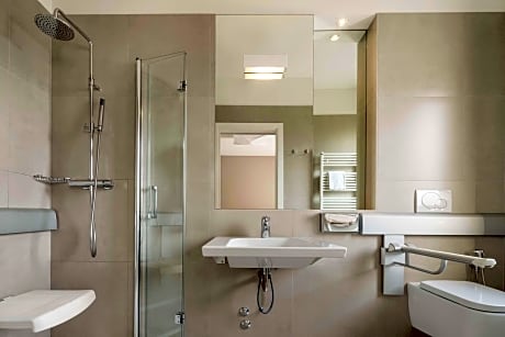 1 KING BED,NSMK,EXTSOF,EXCR,LNGARA,FRMBAR,VIPCOU