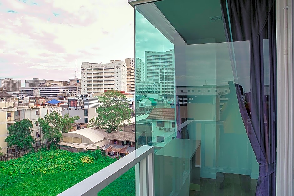 S.E.T Thanmongkol Residence