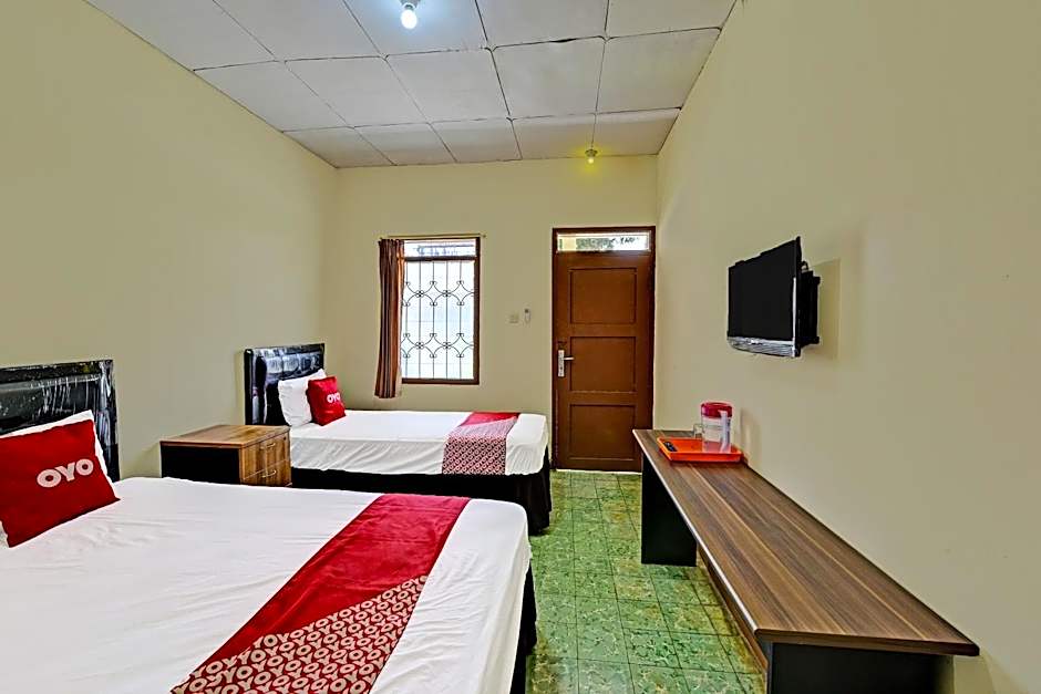 OYO 90443 Hotel New Kartika In