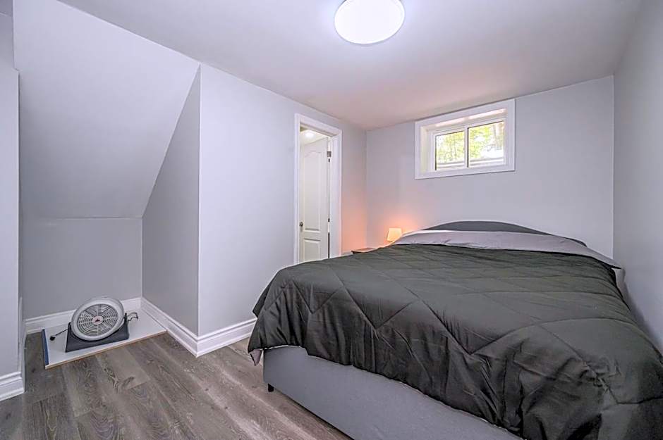 7-bed W Starlink , V-ball Near Beach!