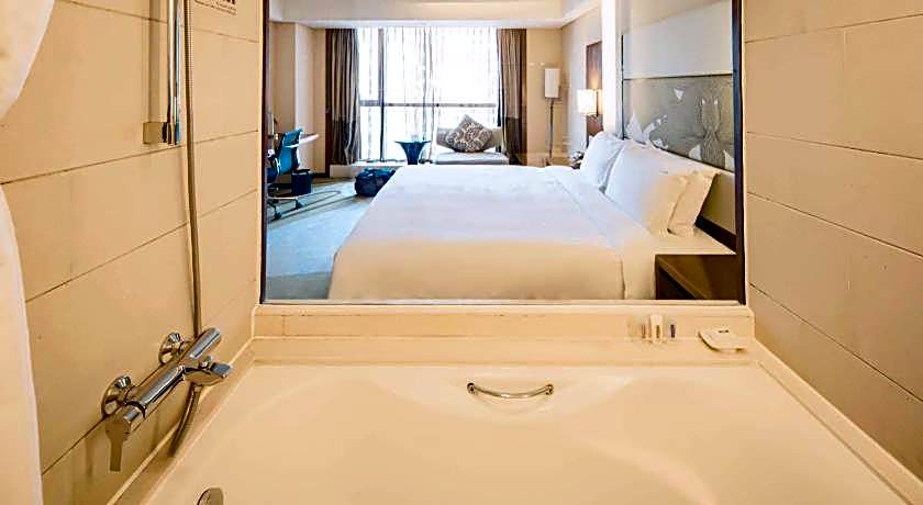 Holiday Inn Qingdao City Center By IHG